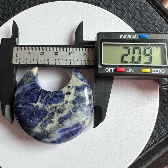 Sodalite Crystal Moon Carving‎ (#6) - Picture 9 of 10